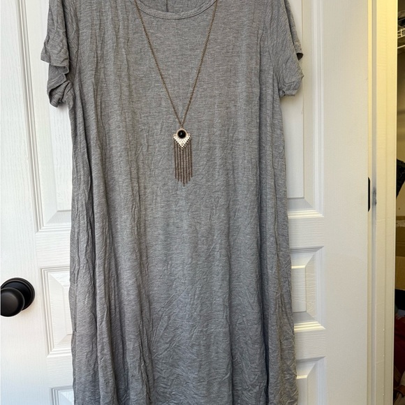 Dress with necklace - Picture 4 of 6